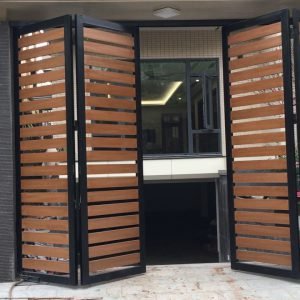 Mẫu cửa cổng gỗ tự động 05